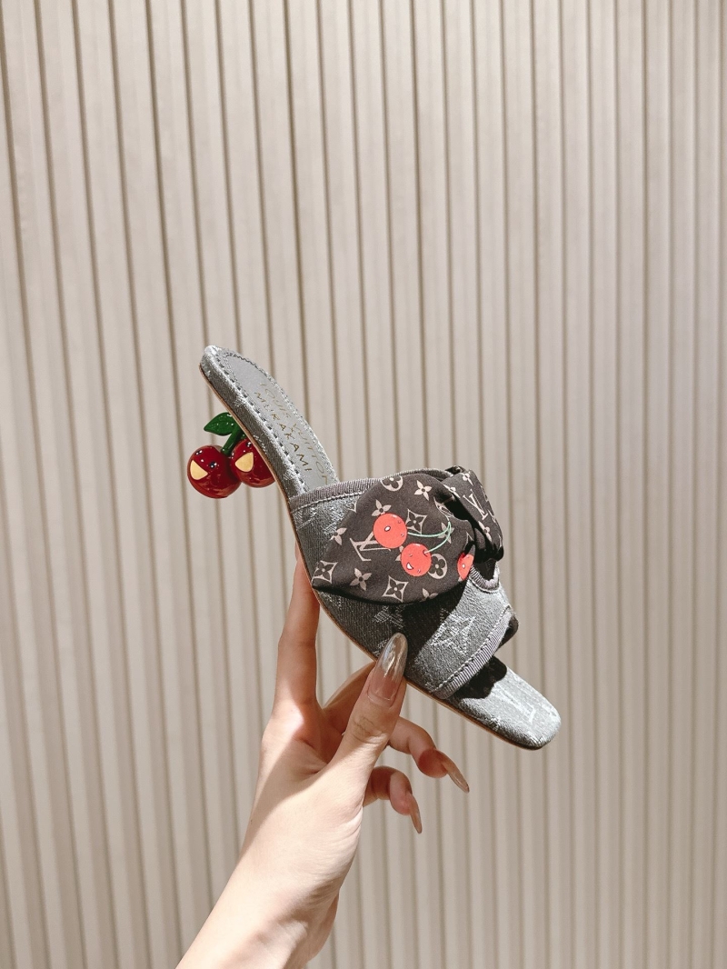 l0vis Vvtt0n slippers